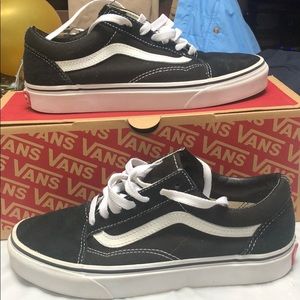Old Skool Black/ White Vans size 7